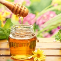 12 полезных и лечебных свойств натурального меда