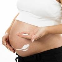 Растяжки при беременности: как с ними бороться?